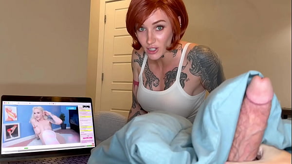 Ibu Tiri Menangkapmu Mengocok Sambil Nonton Kakak Tiri Di Webcam