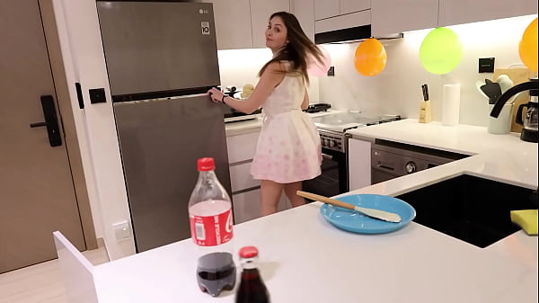 Aku Ngentot Ibu Temanku Di Dapur Selepas Pesta Ulang Tahunnya