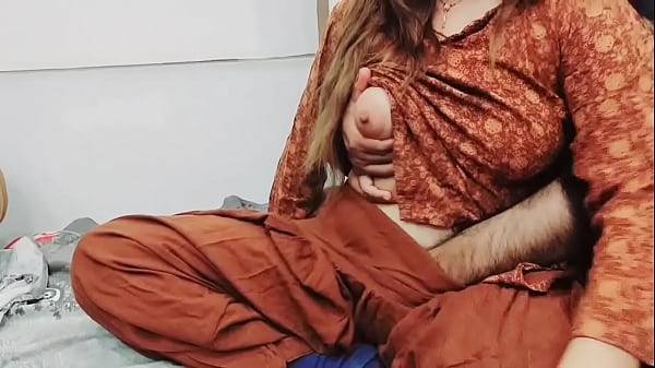 Ibu Tiri Pakistan Menggoyang Pantat Sambil Iris Sayuran, Suara Mesra Hindi Menggoda Di Depan Suami Yang Cuma Bisa Nonton