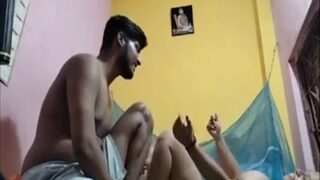 Cewek Gendut Kakak Tiri Digencet Abis-abisan Di Chuda Chudi Bangla