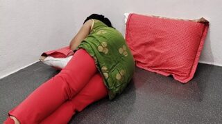 Seorang Pria Mesum Mengebor Lubang Pantat Adik Perempuannya Dalam Video Porno Tamil