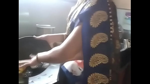 Tante India Desi Dari Kannada, Pusar Seksi Dan Pinggul Menggoda
