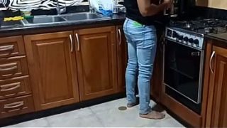Wanita Arab Sempurna Digebukin Sampai Mampus