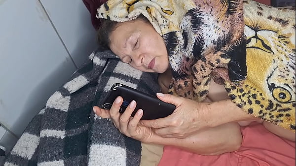 Cucu Laki-laki Tak Sengaja Ngesot Dengan Mertua Perempuan