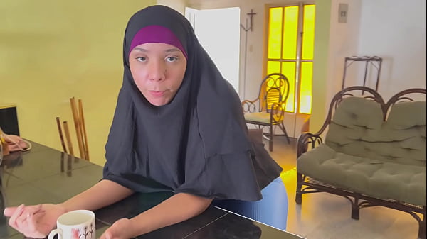 Menggoda Ibu Tiri Arab Berhijab Hingga Tak Kuasa Menolak