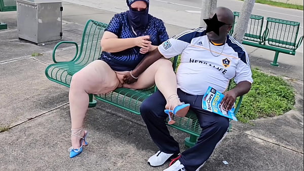 Milf Berhijab Bbw Biarkan Pria Asal Di Halte Bus Muncrat Dua Kali Di Bibir Tebal Memeknya (terbuka Di Luar Ruangan)
