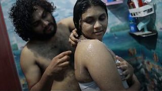 Cewek India Mandi Bareng, Ngegas Sampai Lupa Diri