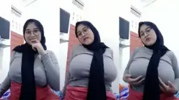 Acha Pake Jilbab, Toket Gede Montok Bikin Ngaceng.