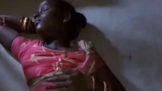 Adivasi Cewek Bego Ngeangkat Saree Sampe Keliatan Memeknya