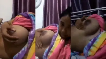 Bocil Ngremas-remas Tetek Gede Kenyal Sampe Muncrat.