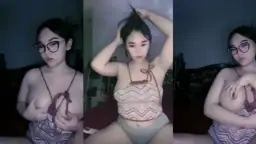 Ratuu Pamerin Memek Basahnya Di Mango Room Lock, Siap Digenjot.