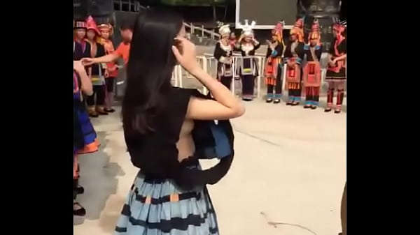Ngentotin Cipok Cewek China Keliatan Dari Celah.