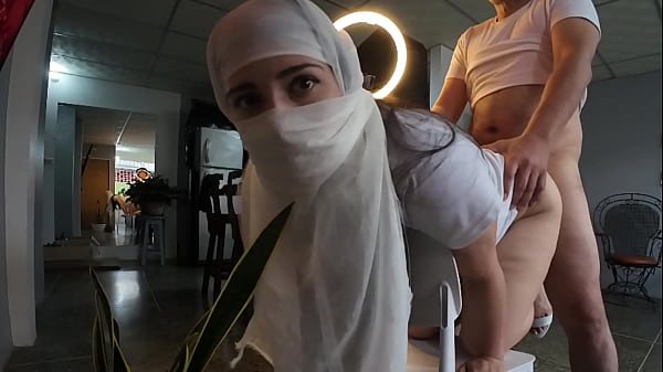 Ibu-ibu Berjilbab Kena Pancut Di Pantat Abis Digenjot Keras