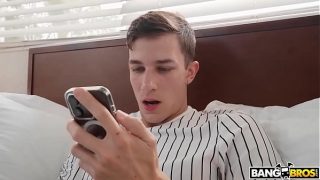 Bangbros – Tiffani Madison Yang Seksi Bantu Anak Tirinya Parker Ambrose Fokus Belajar Dengan Mengisap Kontolnya