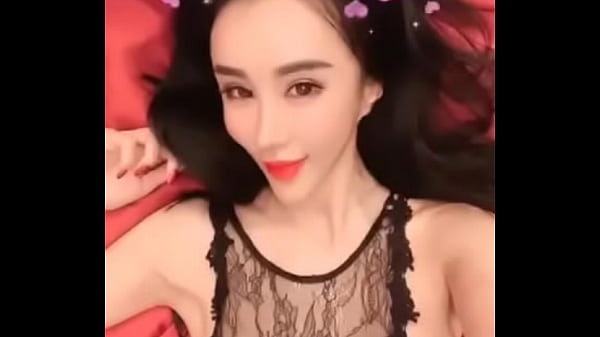 孟晓艺自己玩自己，手摸全身爽到飞起