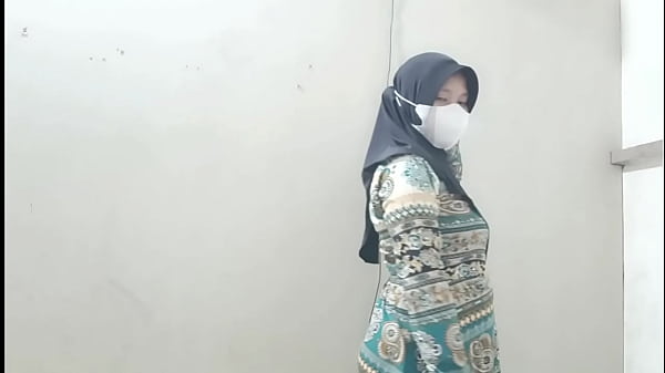 Ngentotin Istri Tetangga Pas Suaminya Berangkat Kantor, Makin Panas Rasanya.