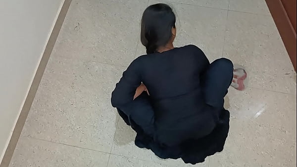 Cewek Pembantu Desi India Lagi Digenjot Sama Tuan Rumah, Suara Hindi Jelas Bikin Makin Panas.