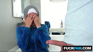Tetangga Hijab Kena Kejutan Kontol Dari Sophia Leone, Nicky Rebel