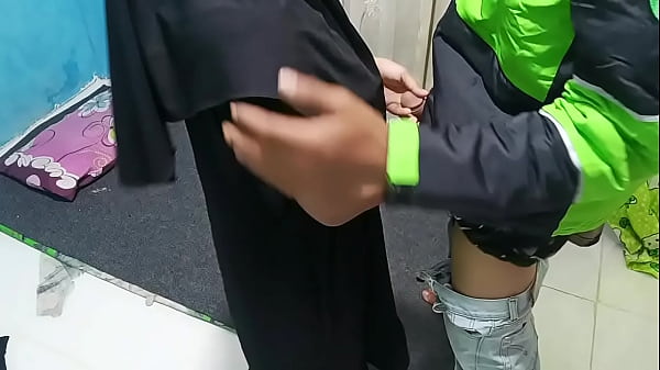 Prank Ajak Ojol Ngentot, Bikin Malu Sendiri Di Depan Umum.
