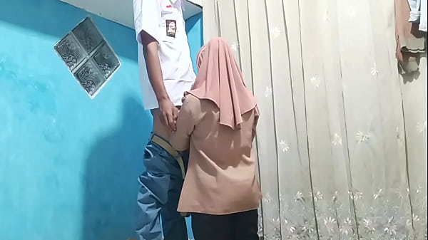 Murid Ngewe Bu Guru Pas Jam Pulang, Sange Di Kelas Kosong.