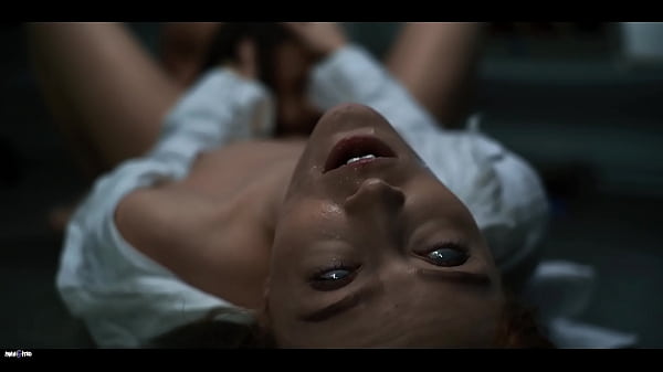 Alien Parasit Pengontrol Pikiran Vs Cewek Seksi Lagi Stengah Bugil