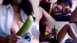 Baru Pulang Sekolah Langsung Colmek Pake Terong, Enak Banget Rasanya.