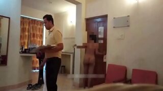 Berani Banget, Tante Tamil Telanjang Bulat Di Depan Pelayan