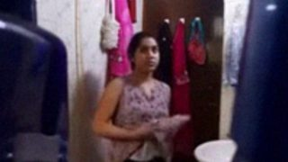 Desi Bhabhi Mandi Ngeseks, Rekaman Kamera Tersembunyi