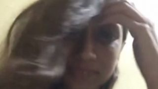 Video Cewek Kuliahan Perawan India Buka Baju Di Depan Kamera