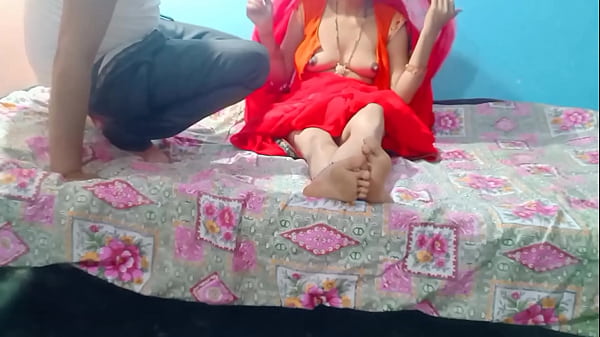 Bhabhi Saat Rumah Kosong, Ngangkat Rok Di Depan Adik Ipar Sambil Main Nakal.