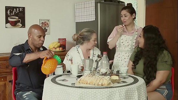 Rumah Mesum – Suami Di Tandukin, Ibu Genit, Pembantu Ngebos Semua | Emme White, Alessandra Maia, Agatha Ludovino, Capoeira