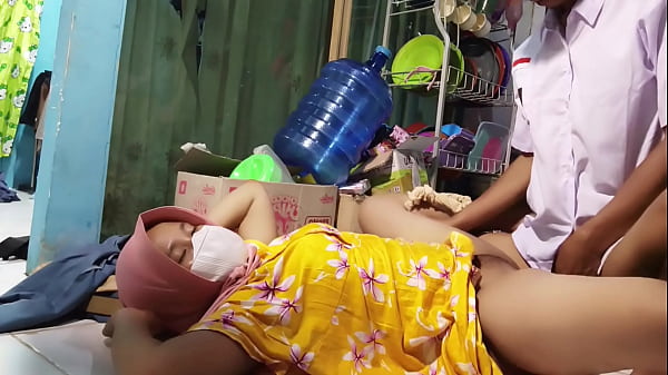 Pulang Sekolah Malah Digodain Ibu Tiri, Disuruh Ngentot Dulu Baru Jalan.