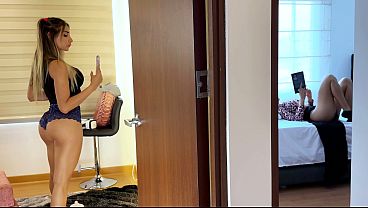 Ibu Mertua Seksi Ketahuan Colmek Dengerin Erangan Dari Kamar Sebelah.