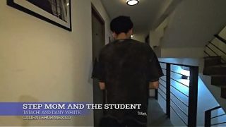 Ibu Tiri Lagi Ngocok Murid Yang Masih Panas.