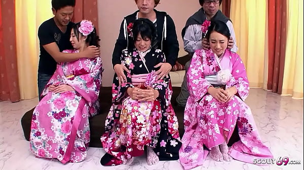 Langka! Pesta Seks Jepang Dengan Tiga Abg Jav Imut, Bulu Memek Lebat Bikin Ngiler.