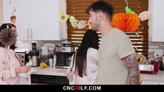 Ibu Tiri Baru Marica Langsung Dijajal Tradisi Bebas Pakai Keluarga.