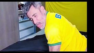 Orang Arab Datang Ke Brasil Dan Memancing Kontol Gede Si Bapak Brasil (cuplikan)
