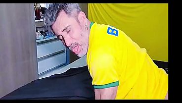 Orang Arab Datang Ke Brasil Dan Memancing Kontol Gede Si Bapak Brasil (cuplikan)