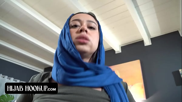 Nakal Banget Sih, Cewek Arab Ini Ngewe Mulut Kakak Tiri Biar Rahasia Mereka Nggak Bocor Ke Ortu Sambilan Yang Galak.