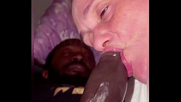 Ibu Tiri Ngempeng Kontol Hitam Anak Tirinya Yang Besar