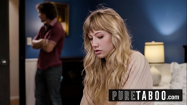 Blonde Cewek Ivy Wolfe Pertama Kali Digenjot Sama Sepupu Tiri.