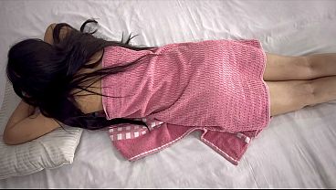 Nri Cewek, Bokongnya Dipijit Pelayan, Langsung Digenjot Memek Sambil Bokong Gede Digoyang.