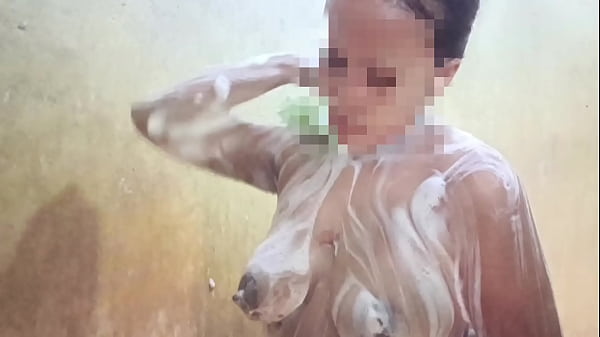 Lihatin Aku Mandi, Sayang, Biarin Kamu Ngeliatin Semua Yang Basah Dan Menggoda.