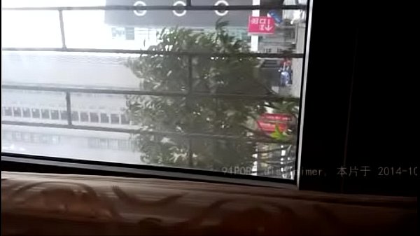 中国人浩哥干闺蜜，饭桌上直接开搞