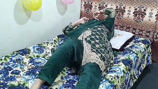Seorang Istri India Panggil Bocah Muda, Lalu Digebukin Di Ranjang Sambil Moan Pakai Bahasa Hindi.