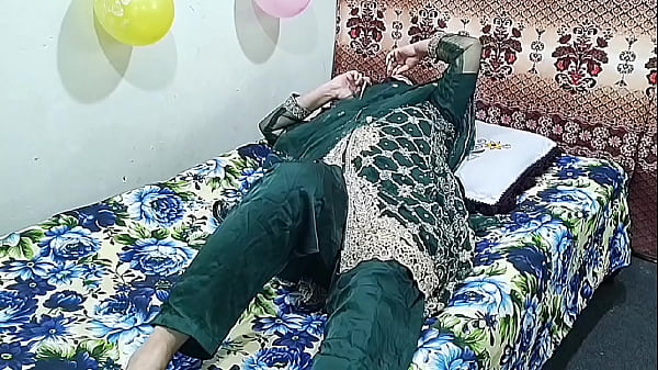 Seorang Istri India Panggil Bocah Muda, Lalu Digebukin Di Ranjang Sambil Moan Pakai Bahasa Hindi.