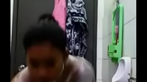 Goyang Depan Kaca, Narsis Sampai Crot Sendiri