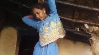 Video Panas Cewek Bihari Kampung Pamer Tubuh Sendiri Tanpa Malu.