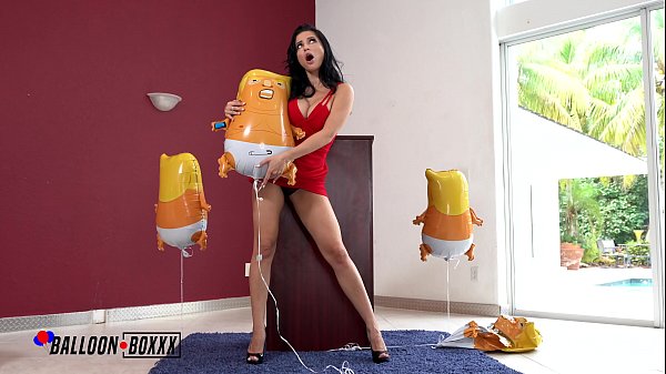 Ngentot Bareng Crystal Rush, Mami Rusia Paruh Baya Nunggingin Balon Trump