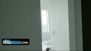 Blonde Montok Daisy Stone Dijilat Dan Dikocok Habis-habisan Sama Kakak Tiri Yang Ngehe